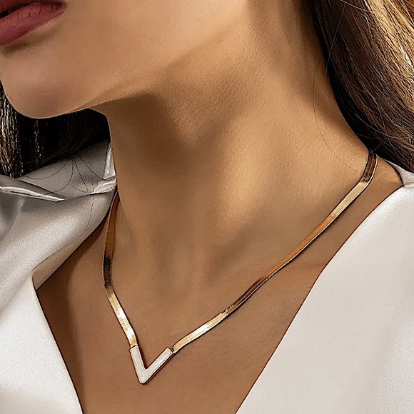 Gold 18K V Shaped White Collarbone Flat Clavicle Herringbone Necklace - Picture 1 of 11
